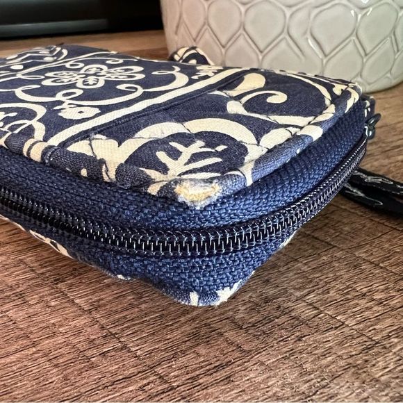 EUC—Vera Bradley All in One Wristlet Navy blue - Picture 9 of 11